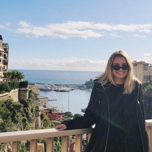 Meet your Posher, Lauren